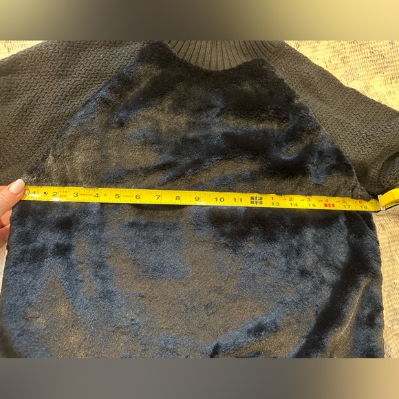 New Banana Republic Designer Black Label Faux Fur Black Sweater Unique Size S/M - Picture 10 of 11